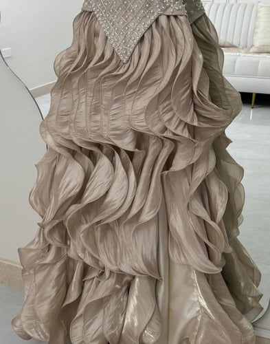 فستان سهره راقي لون انيق قماش زهره مطرز عل اورجنزا