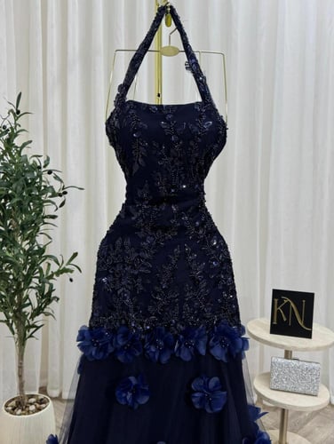 فستان سهره راقي لون انيق قماش تل ورد مبطن