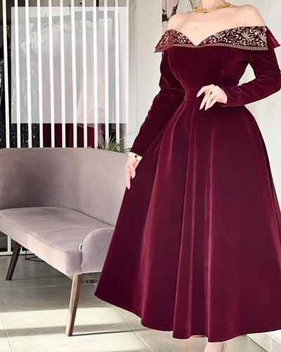 فستان سهرة دبل كلوش* الخامة:*مخمل جوخ+كلفة كمبيوتر...