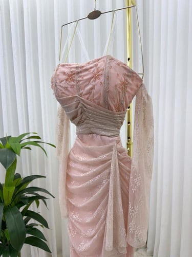 فستان دانتيل فخم وراقي