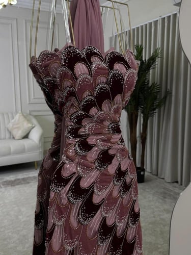 فستان سهره راقي لون انيق قماش سهره خرز ولولو مع طر...