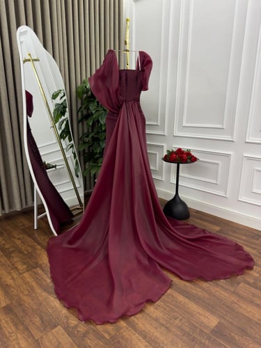 فستان مناسبات طويل لون انيق مطرز