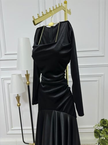 فستان شتوي اسود لون راقي خامه مخمل عل ميكادو