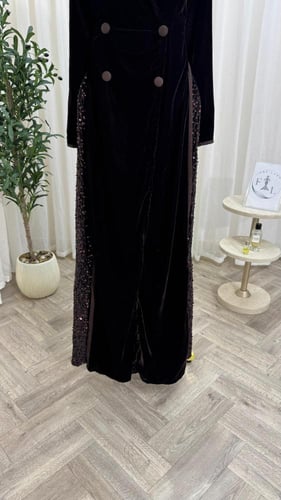 فستان شتوي سهره راقي لون انيق قماش مخمل عل ترتر