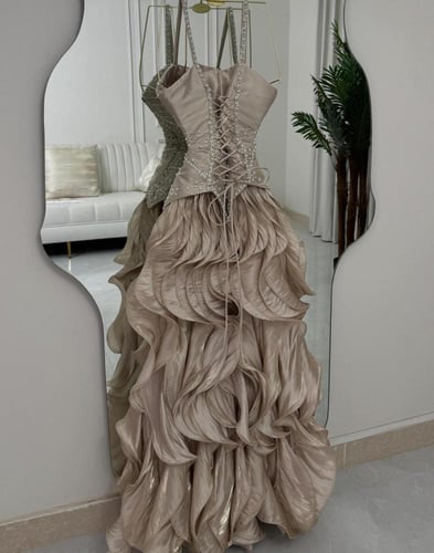 فستان سهره راقي لون انيق قماش زهره مطرز عل اورجنزا