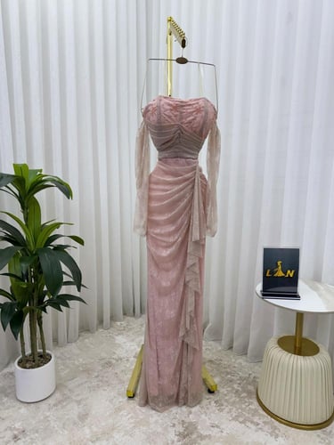 فستان دانتيل فخم وراقي