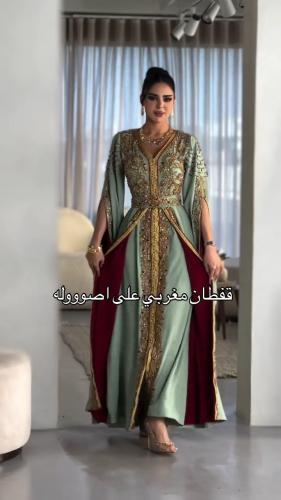 قفطان مغربي طويل ساتر خامة ناعمة ولامعة توفر الراح...