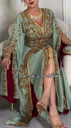 قفطان مغربي طويل ساتر خامة ناعمة ولامعة توفر الراح...