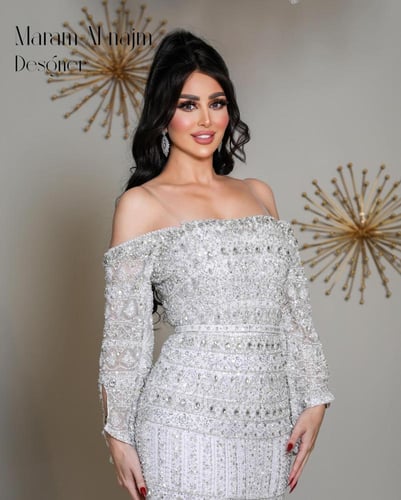 فستان سهره راقي ابيض مرصع بالكرستال