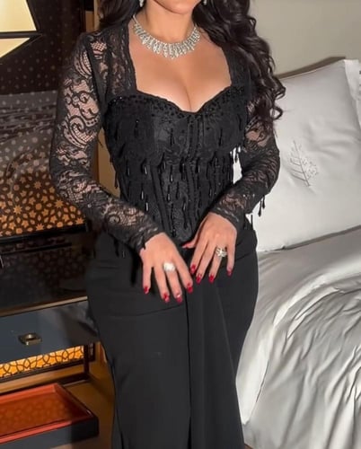 فستان سهره لون انيق راقي خامه كريب استرتش عل دانتي...