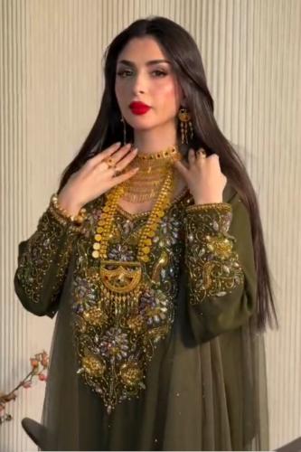 جلابيه طويله ساتره خامه باربي عل جورجيت +تطريز شغل...