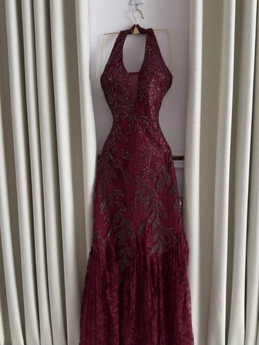 فستان سهره لون راقي خامه تل مطرز خرز عل بطانه بارب...