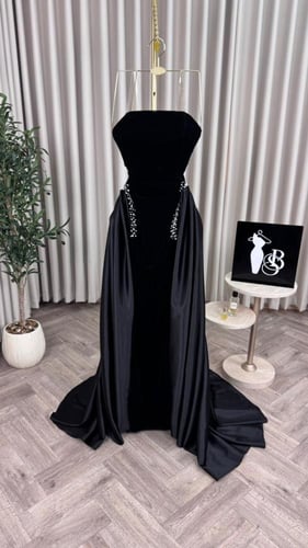 فستان شتوي اسود لون راقي خامه مخمل عل ميكادو