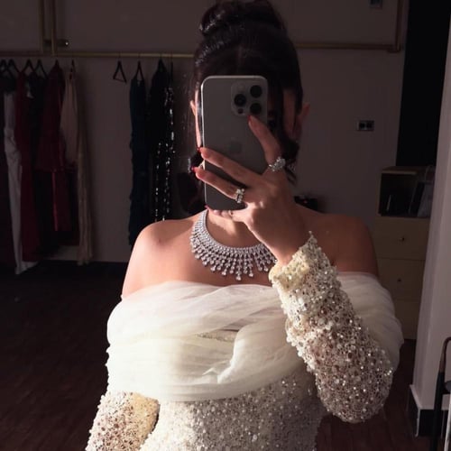 فستان سهره راقي مرصع بالكرستل مع ذيل انيق شيفون