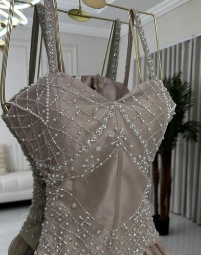 فستان سهره راقي لون انيق قماش زهره مطرز عل اورجنزا