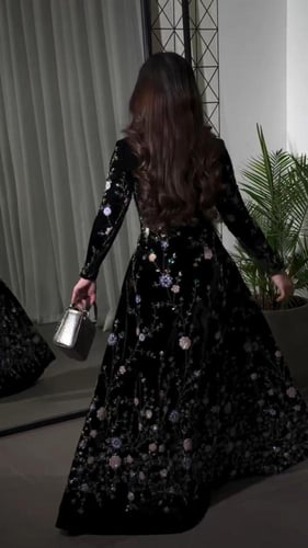 فستان سهره راقي لون انيق قماش مخمل كوري+تطريز يدوي...