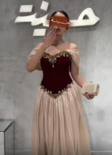 فستان سهره راقي لون انيق قماش شيفون عل بطانه مخمل...