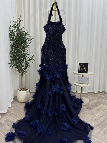 فستان سهره راقي لون انيق قماش تل ورد مبطن