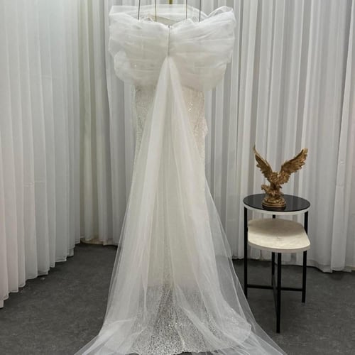 فستان سهره راقي مرصع بالكرستل مع ذيل انيق شيفون