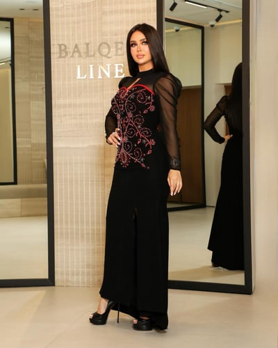 فستان سهره راقي لون انيق قماش باربي .. تطريز يدوي...