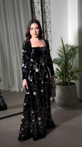 فستان سهره راقي لون انيق قماش مخمل كوري+تطريز يدوي...