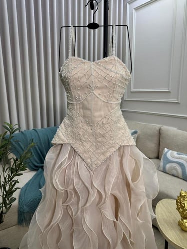 فستان سهره راقي لون انيق قماش سهره مطرز عل اورجنزا