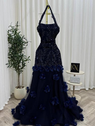 فستان سهره راقي لون انيق قماش تل ورد مبطن