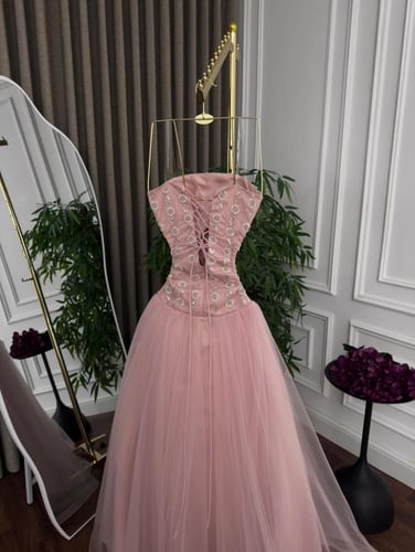 فستان سهره راقي لون وردي خامه تل عل ميكادو تطريز ي...