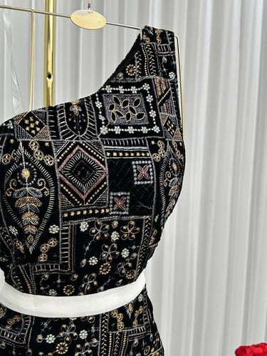 فستان شتوي سهره انيق لون ابيض عل اسود خامه تل عل ب...