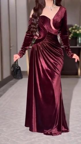 فستان سهره راقي لون انيق قماش مخمل كوري