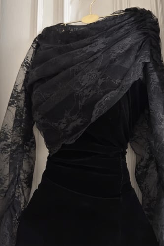 فستان شتوي سهره راقي لون انيق قماش جوخ +دانتيل