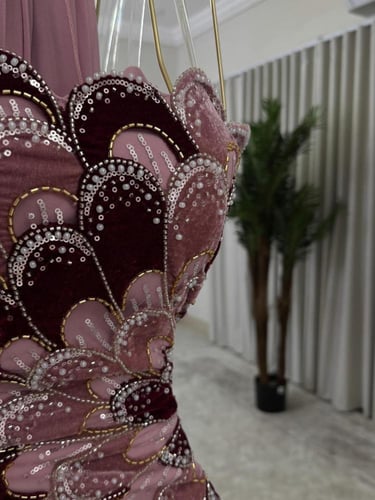 فستان سهره راقي لون انيق قماش سهره خرز ولولو مع طر...