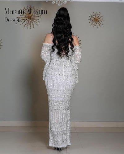 فستان سهره راقي ابيض مرصع بالكرستال