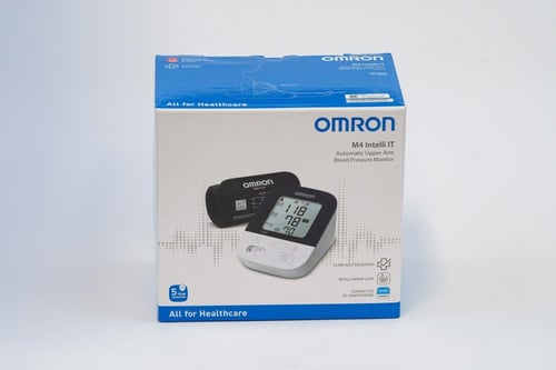 جهاز ضغط اومرون M4 – قياس ضغط الدم المنزلي