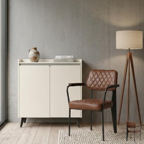 كرسي "نيوكلاسيك" بجلد فاخر وتصميم مريح