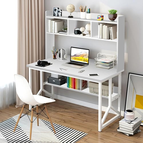 مكتب بأرفف كتب