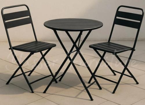 طاولة وكرسيين حديد