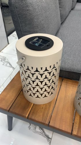 مصباح خارجي شحن بالطاقه الشمسيه او USB