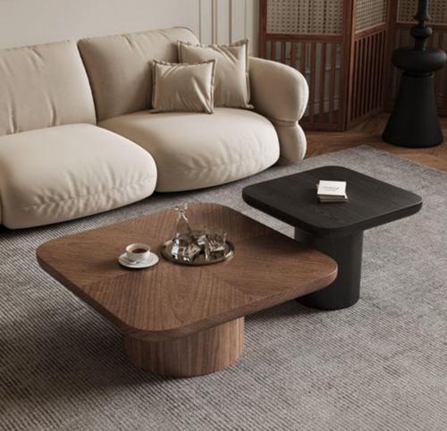 طاولة خشبية مربعه مكونه من قطعتين