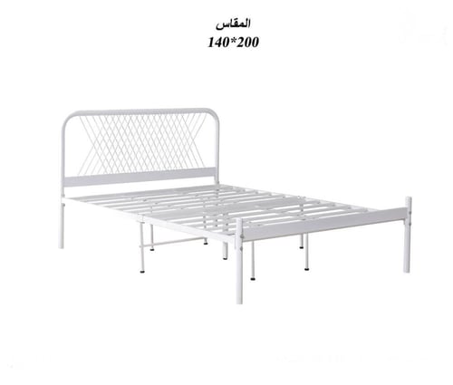 سرير معدني أبيض