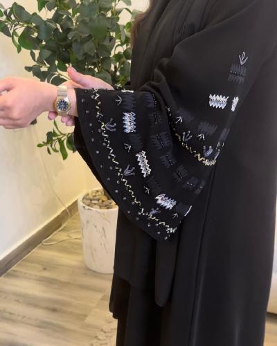 عباية سوداء