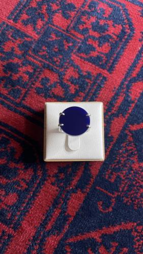 Royal silver ring, dark blue color, claws (925 karat silver)