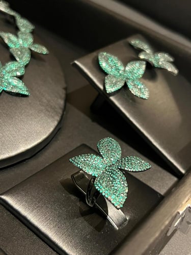 طقم اخضر دقه الماس 5 قطع تصنيع خاص بضمان بدقة وجود...