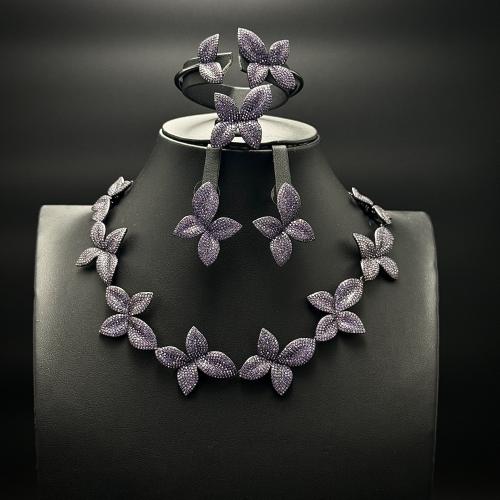 طقم زيركون نسائي أنيق – تصميم راقٍ لإطلالة مميزة -...