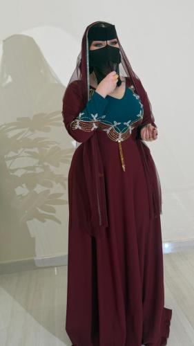 فستان كلوش احمر مع شيلة