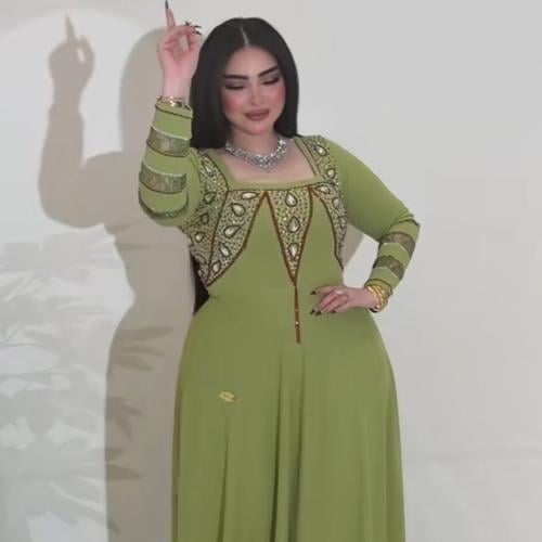 فستان كلوش اخضر مع شيلة