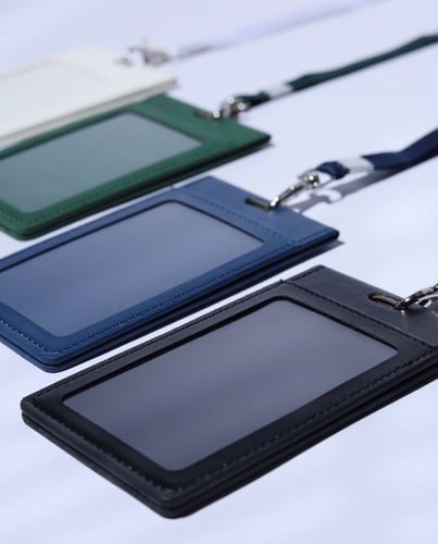 غلاف بطاقة جلد فاخر ( 15حبه ) قابل للطباعة أو الحف...