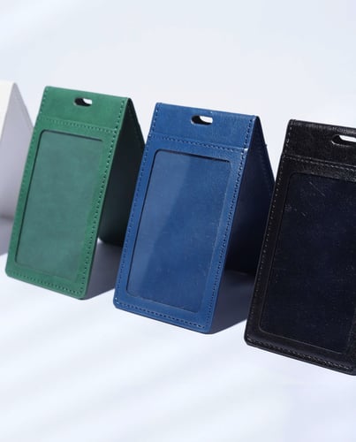 غلاف بطاقة جلد فاخر ( 15حبه ) قابل للطباعة أو الحف...