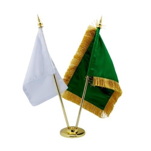 قاعدة كروم مزدوجة مع ساريتين مع علمين