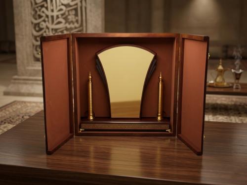 درع خشبي عمودين ذهبي لوتس